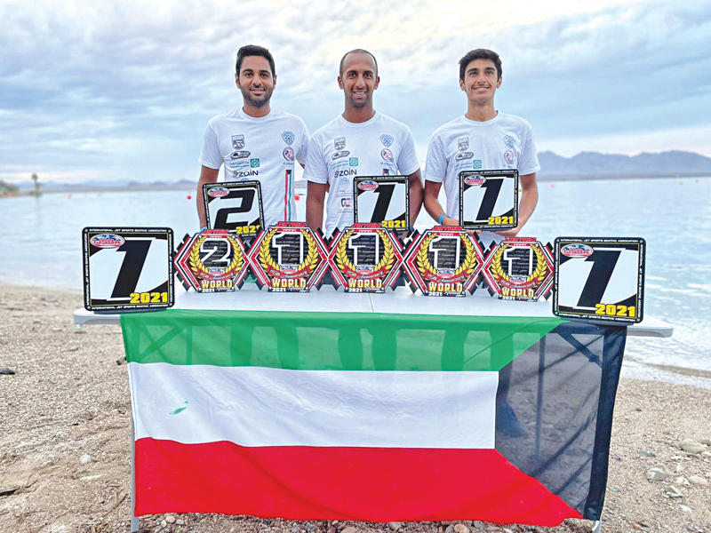 الباز يتوسط الخلفان والراشد  