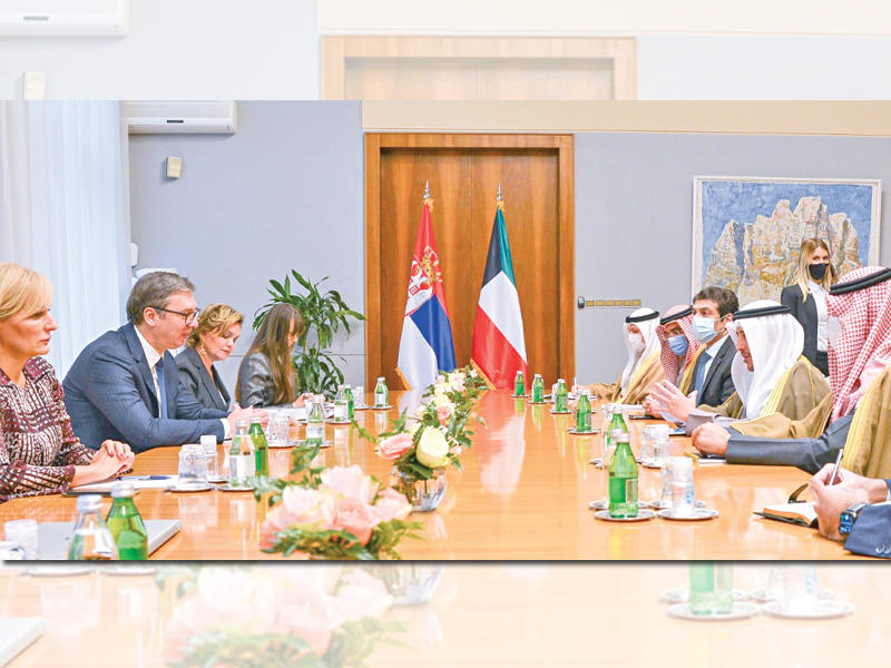  وزير الخارجية وزير الدولة لشؤون مجلس الوزراء الشيخ الدكتور أحمد الناصر خلال لقائه رئيس صربيا أمس