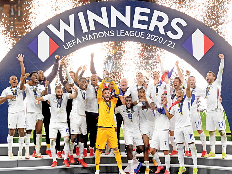 جانب من مراسم تتويج المنتخب الفرنسي