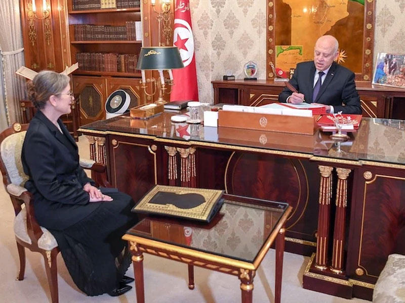 الرئيس التونسي قيس سعيّد مع رئيسة الوزراء التونسية نجلاء بودن