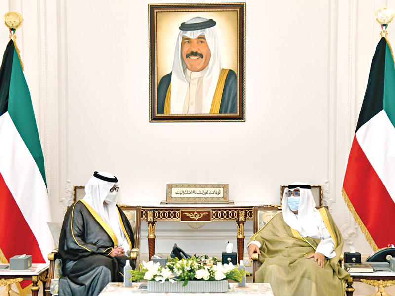 نائب الأمير مستقبلاً السفير السعودي أمس