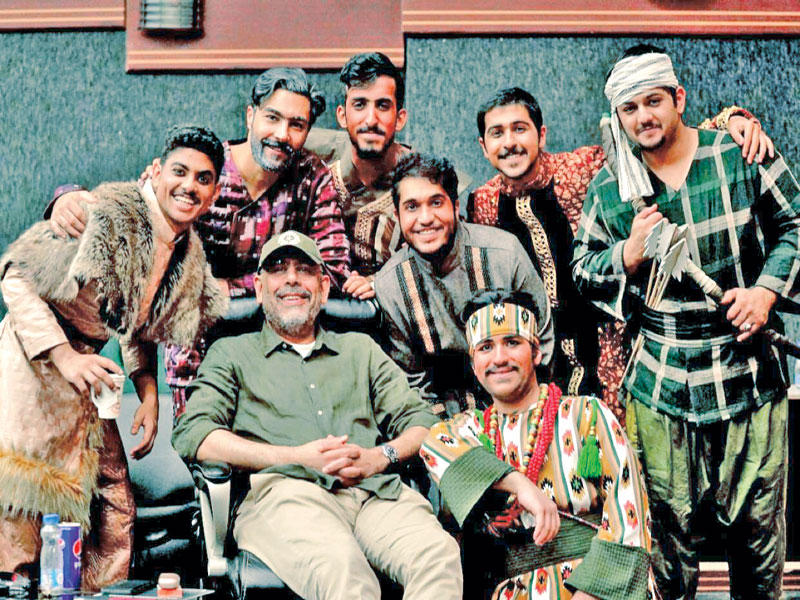 العبدالمحسن مع فريق عمله