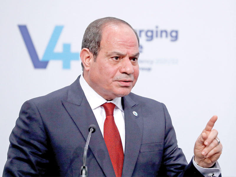 السيسي خلال مشاركته بقمة تجمع فيشغراد في المجر أمس (رويترز)