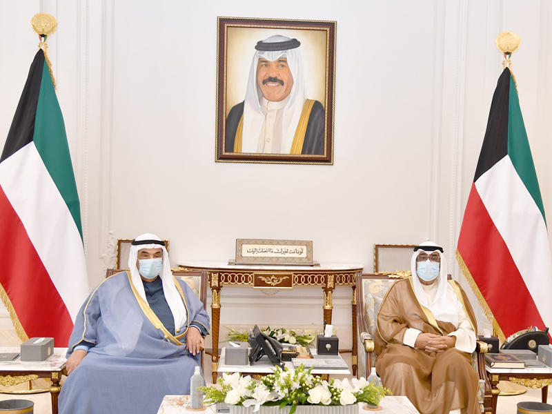  سمو نائب الأمير وولي العهد، الشيخ مشعل الأحمد مستقبلاً سمو الشيخ ناصر المحمد أمس