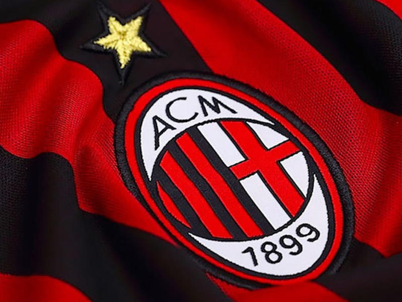  نادي ميلان الإيطالي