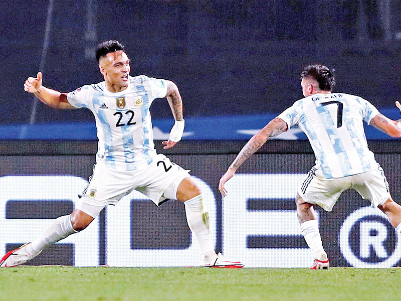 دي بول ولاوتارو مارتينيز نجما المنتخب الأرجنتيني