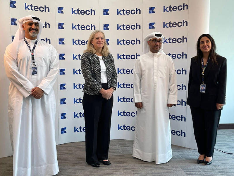 السفيرة الأميركية خلال زيارتها «كلية الكويت التقنية» أمسn