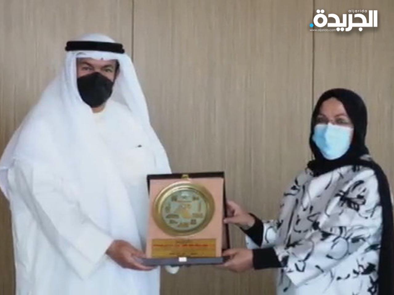 د. علي المضف مستقبلاً بثينة المضف 