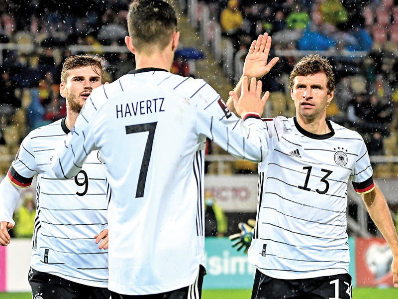 لاعبو المنتخب الألماني خلال مباراة سابقة