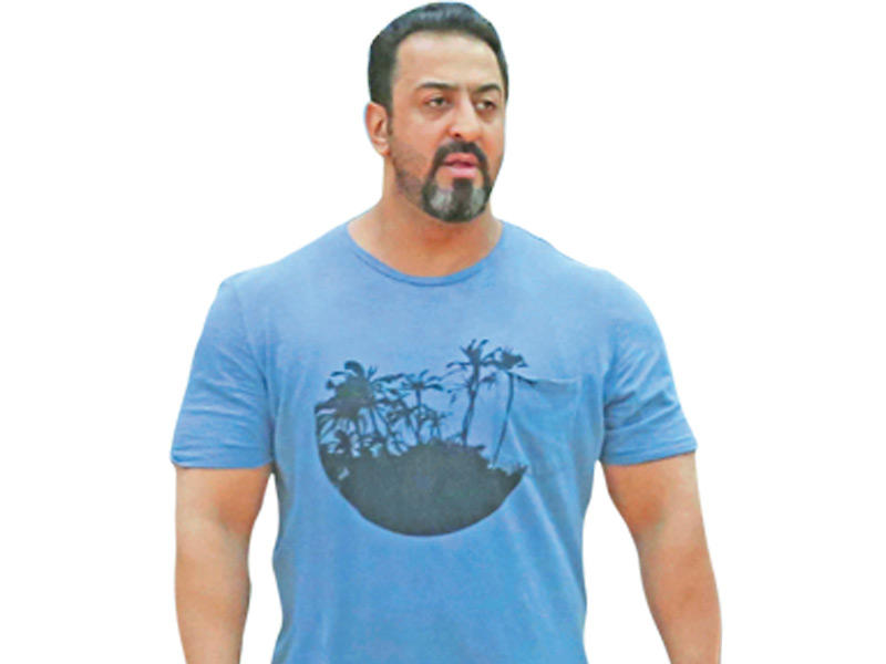  مدرب الفريق الأول بنادي الشباب عبدالعزيز القلاف