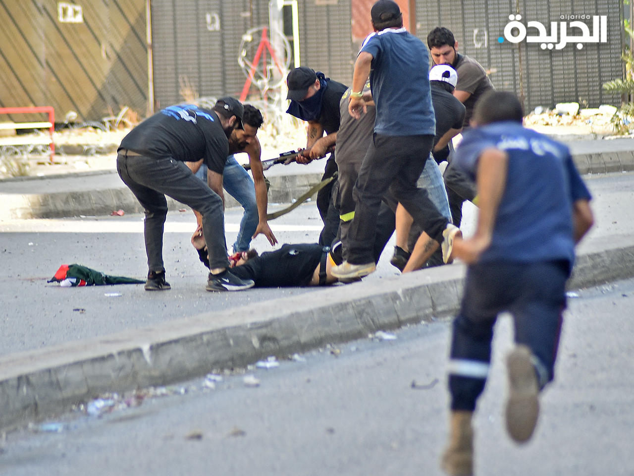 لبنان يعلن الجمعة يوم حداد عام على أرواح ضحايا أحداث بيروت