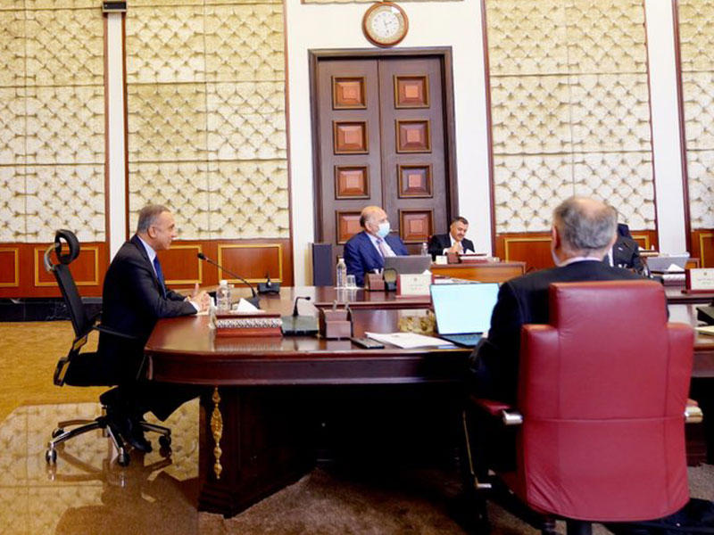 رئيس الحكومة مصطفى الكاظمي مترئساً اجتماع الحكومة ببغداد أمس (رئاسة الوزراء)