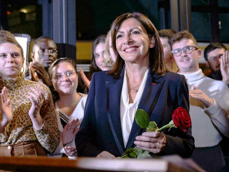 عمدة باريس آن هيدالغو 