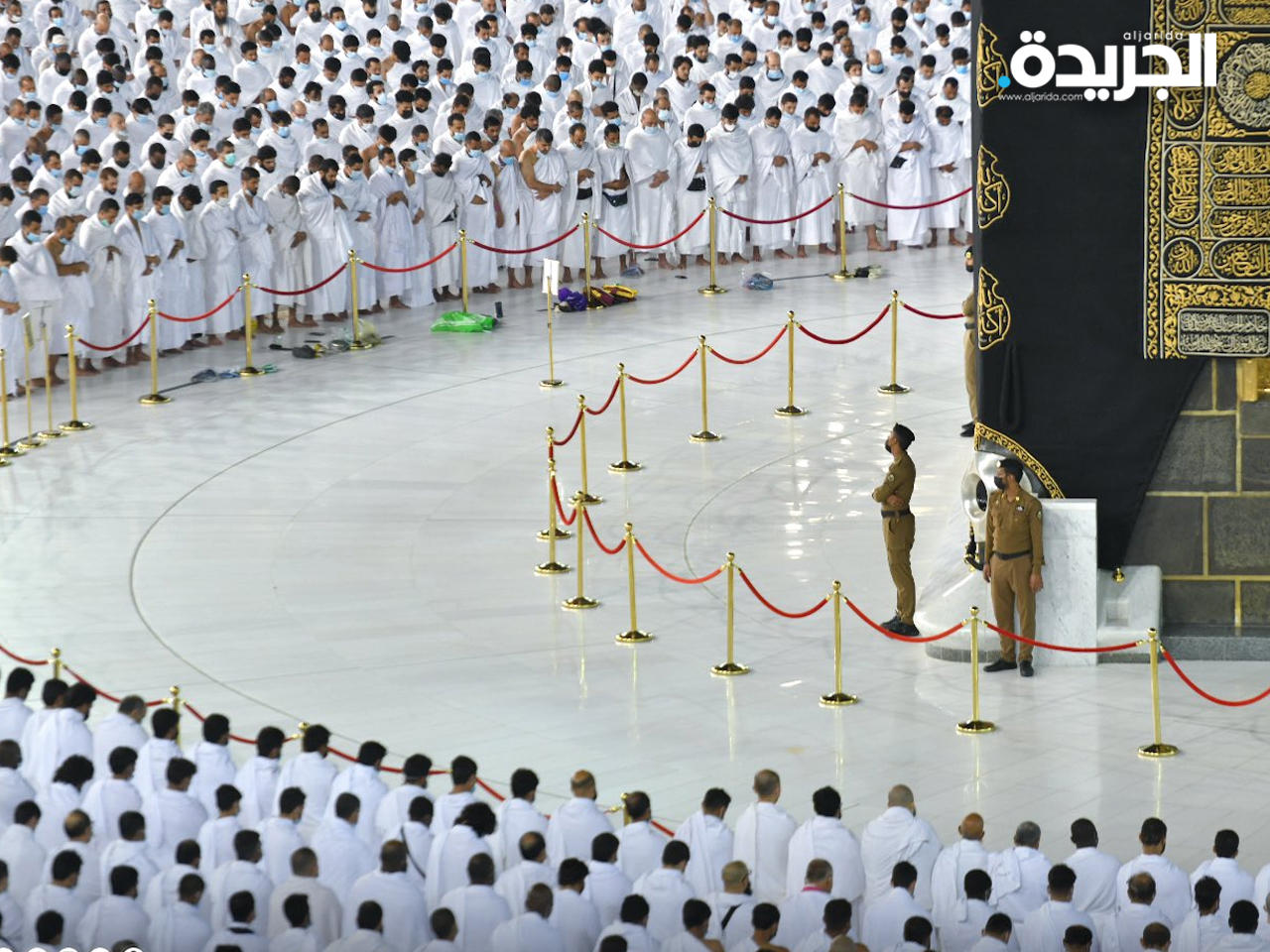 أول صلاة في المسجد الحرام بمكة من دون تباعد اجتماعي