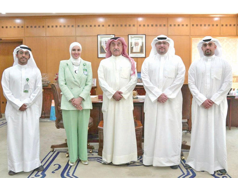 لقطة جماعية عقب توقيع الشراكة 