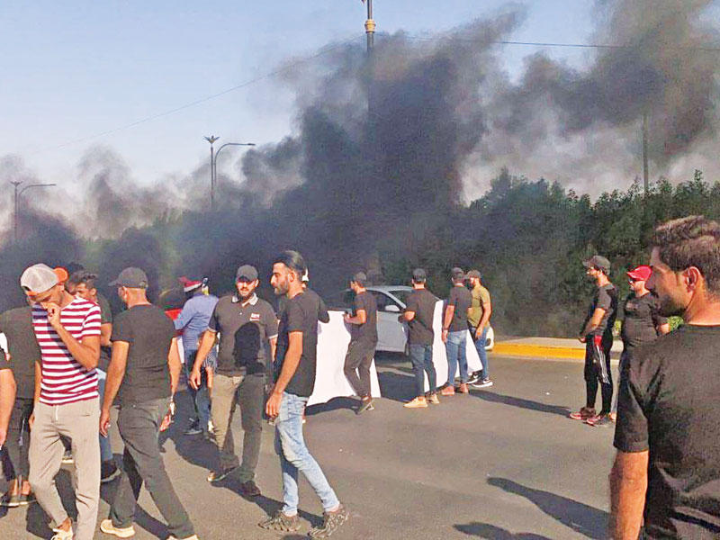 تظاهرات في البصرة أمس (تويتر)