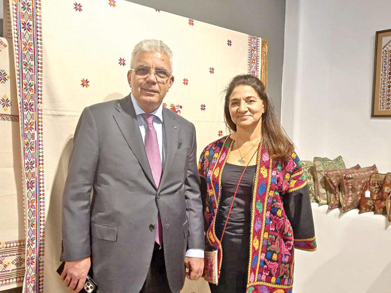 السفير الفلسطيني مع فاتن أبوغزالة