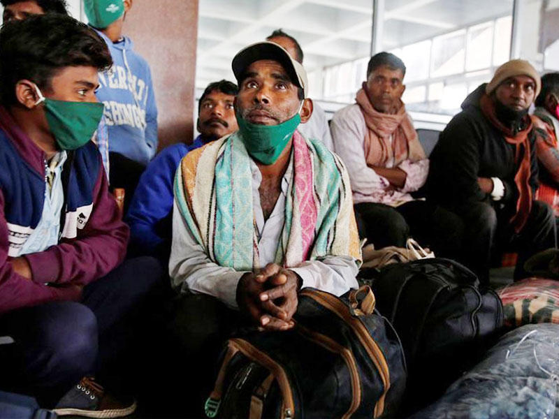 نقل آلاف العمال من كشمير الهندية إلى مناطق آمنة