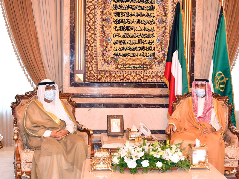 الأمير مستقبلاً رئيس مجلس الأمة أمس
