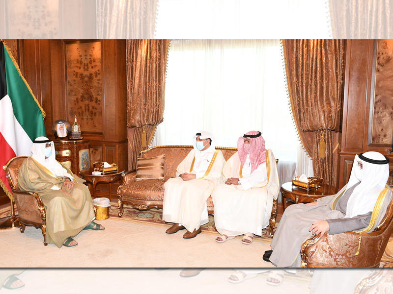 سمو ولي العهد الشيخ مشعل الأحمد مستقبلاً وزراء الدفاع والخارجية والداخلية أمس