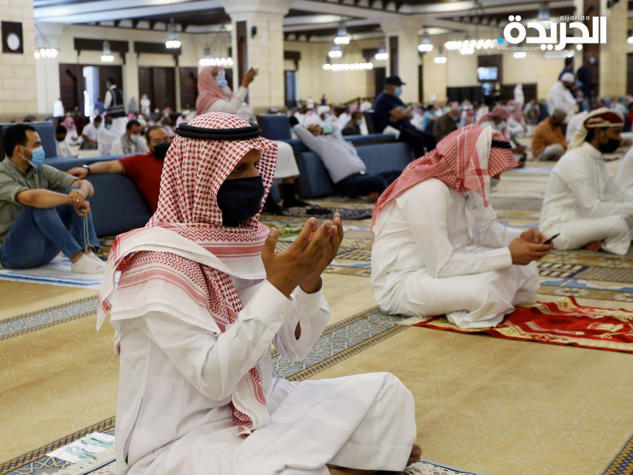 استمرار «التباعد» في مساجد السعودية