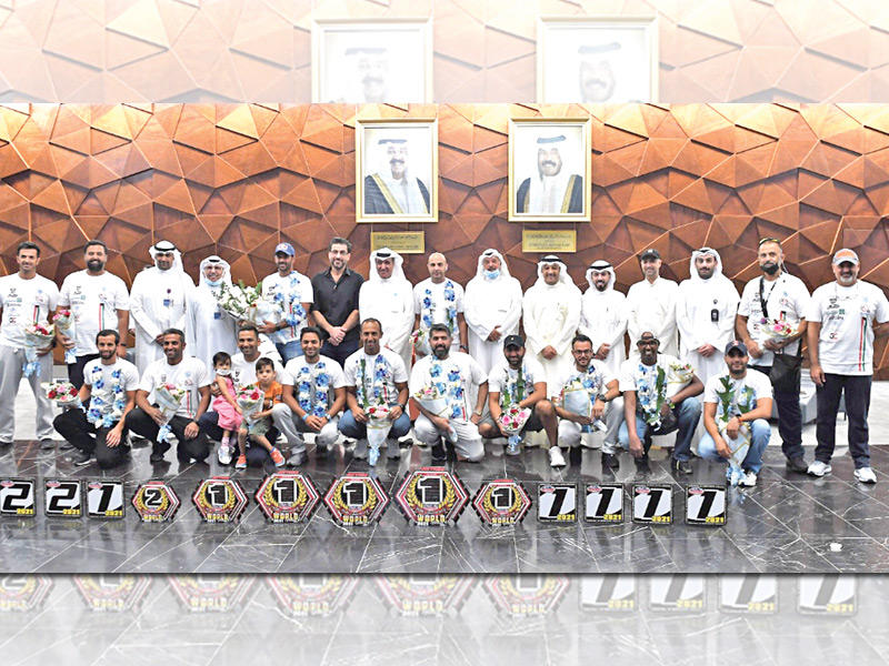 الفودري والشمالي ودشتي وأبطال المنتخب في صورة جماعية  