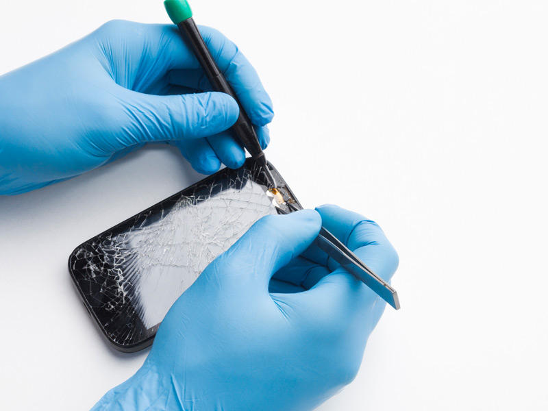 شاشة نقال مكسورة