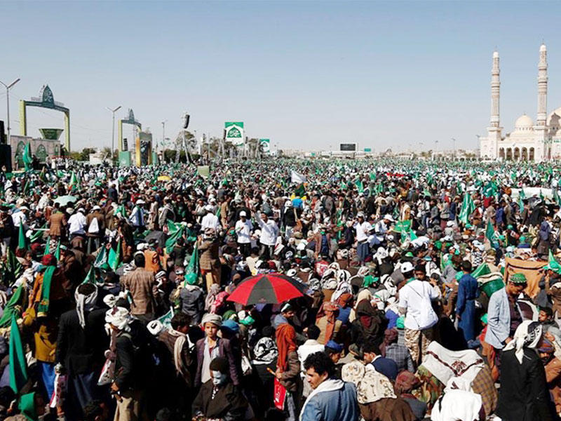 مئات الآلاف من اليمنيين في العاصمة صنعاء يحتفلون بالمولد النبوي 