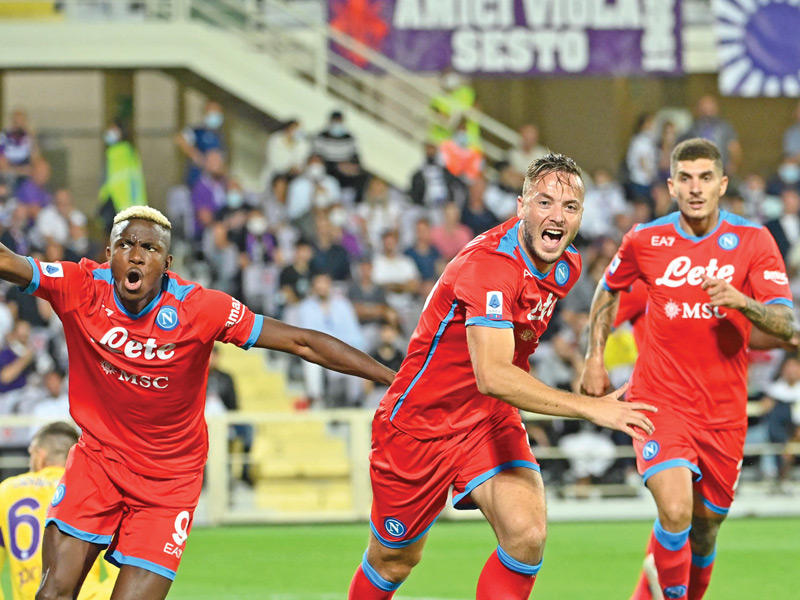 لاعبو نابولي خلال مباراة سابقة