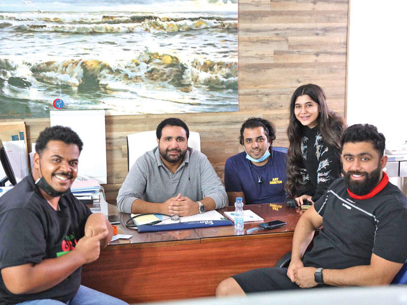 الفنان بدر البلوشي ونجوم الفيلم