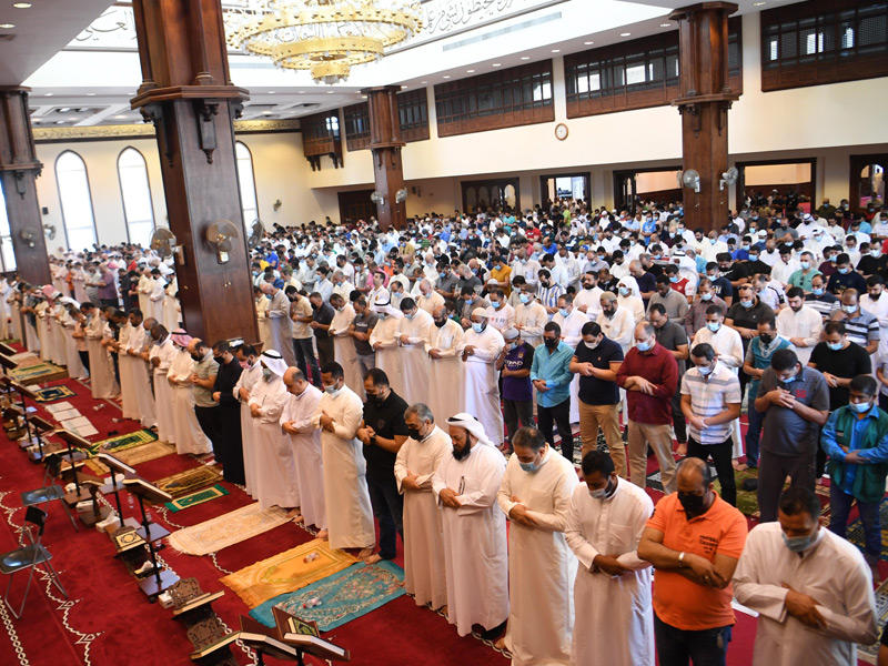 عودة تقارب المصلين ورص الصفوف في المساجد