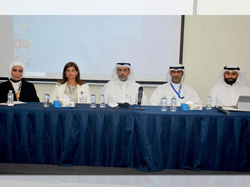 المشاركون في الحلقة النقاشية 