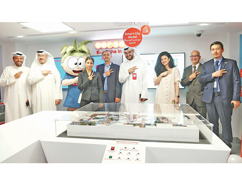 لقطة جماعية خلال الافتتاح الرسمي لمركز اتصالات Ooredoo