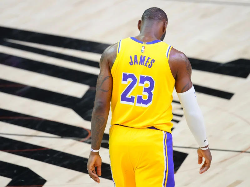 خسارة ثانية لليكرز