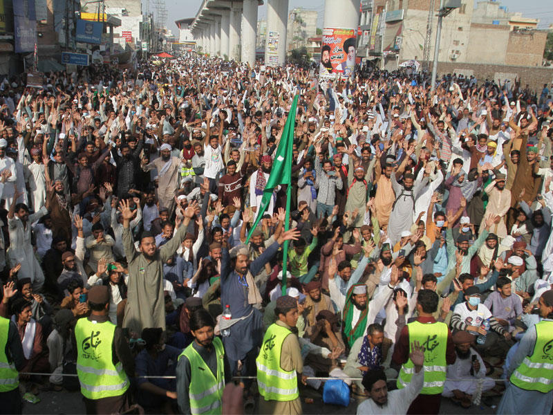 5 قتلى باحتجاجات لحزب إسلامي متشدد في مواجهات مع قوات الأمن في مدينة لاهور في شرق باكستان