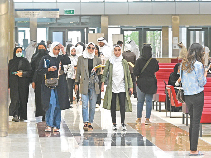  جانب من الأجواء الدراسية في اليوم الأول بموقع «الشدادية» (تصوير نوفل إبراهيم)