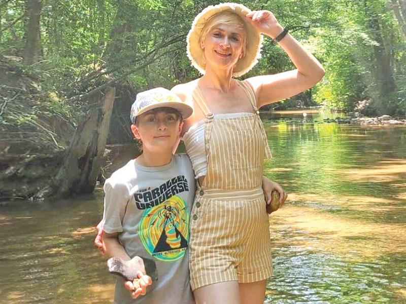 هالينا هاتشينز وابنها