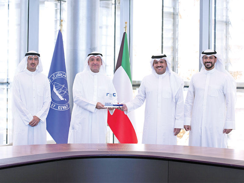 من اليمين أحمد الأمير والدكتور محمد الهاشل ووليد مندني والشيخ أحمد الدعيج