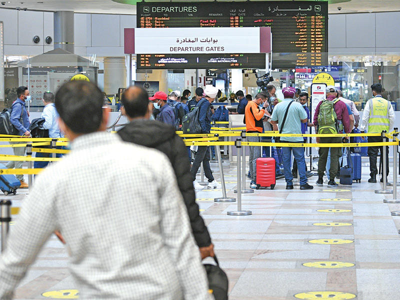 جانب من حركة المطار أمس  ( تصوير نوفل ابراهيم)