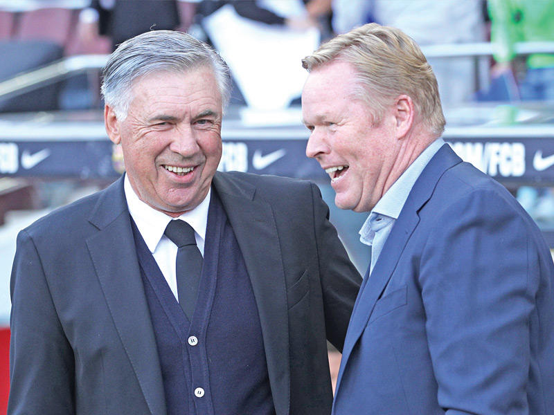 مدرب نادي برشلونة رونالد كومان والمدير الفني لريال مدريد  كارلو أنشيلوتي 