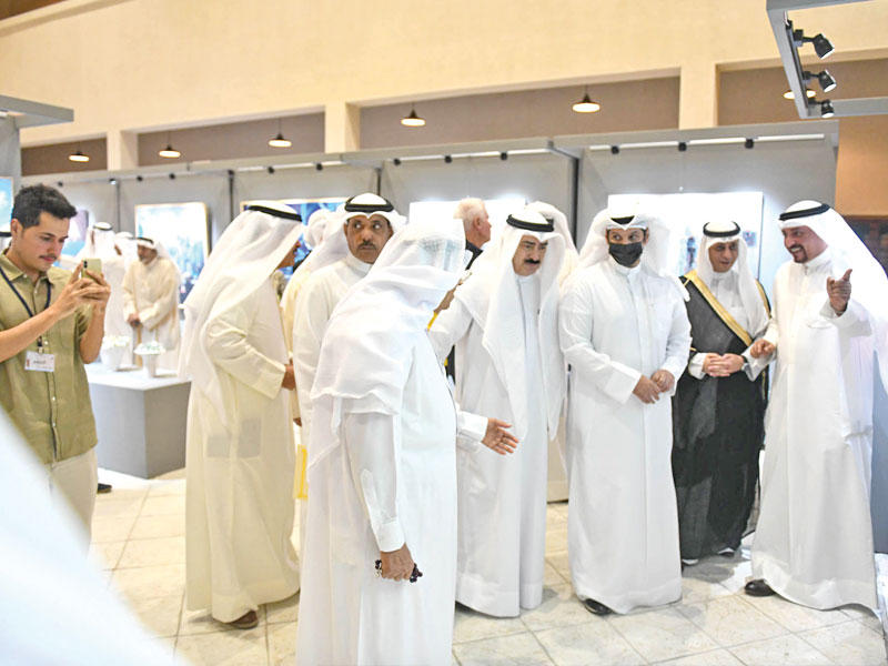 وزير الإعلام والثقافة وزير الدولة لشؤون الشباب عبدالرحمن المطيري اثناء الجولة