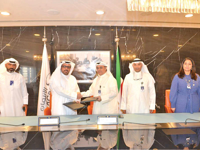 المضف والغانم يتبادلان بروتوكول التعاون