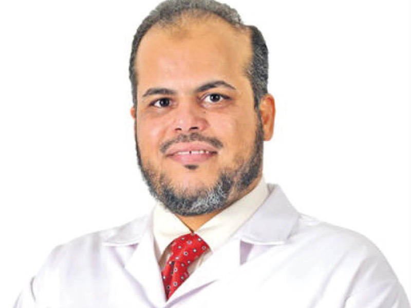  استشاري الأمراض الصدرية والعناية المركزة في وزارة الصحة د. عبدالله المطيري