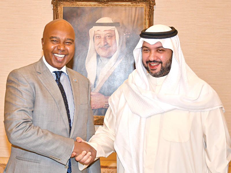  الشيخ مبارك العبدالله  و وزير الخارجية والتعاون الدولي الصومالي محمد أبوبكر