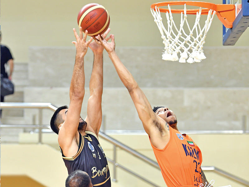 صراع تحت السلة