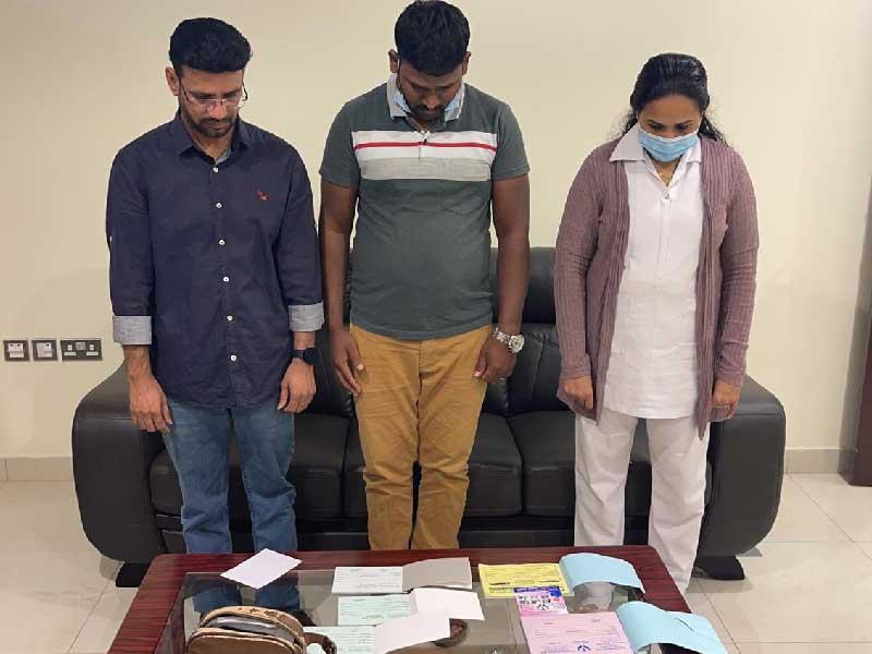 المقيم ومساعداه بعد ضبطهم 