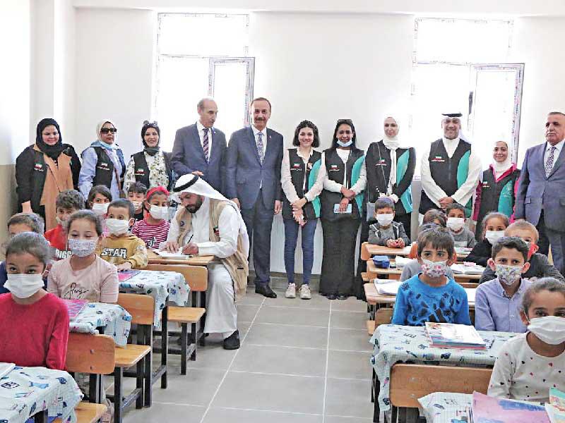 خلال افتتاح المجمع التعليمي