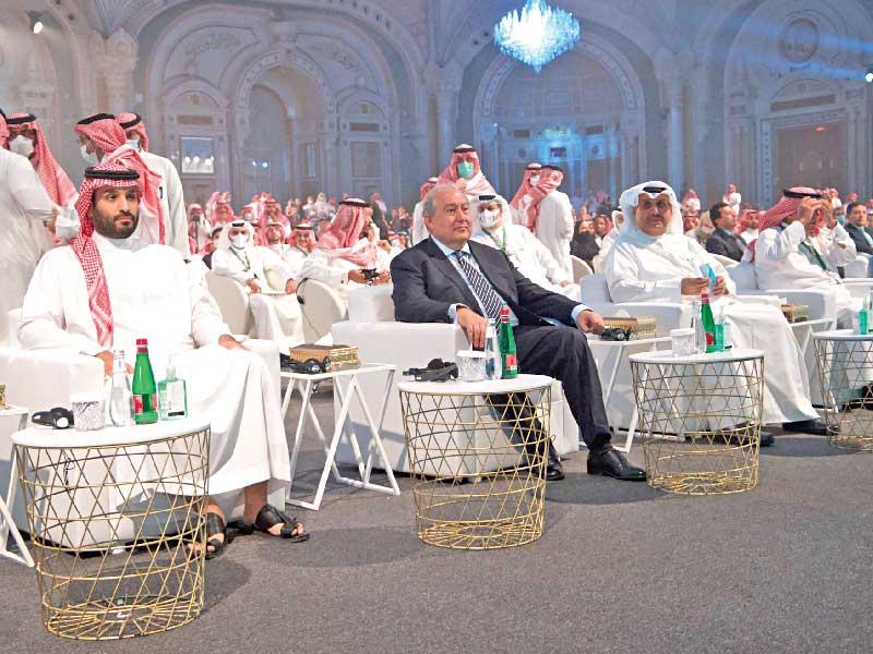 ممثل الأمير خلال حضوره الدورة الخامسة لمبادرة مستقبل الاستثمار بمشاركة ولي العهد السعودي ورئيس أرمينيا أرمين سركيسيان