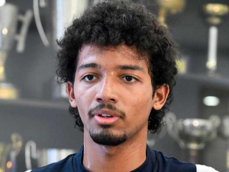 لاعب منتخب الكويت للإسكواش حسين الزعتري 