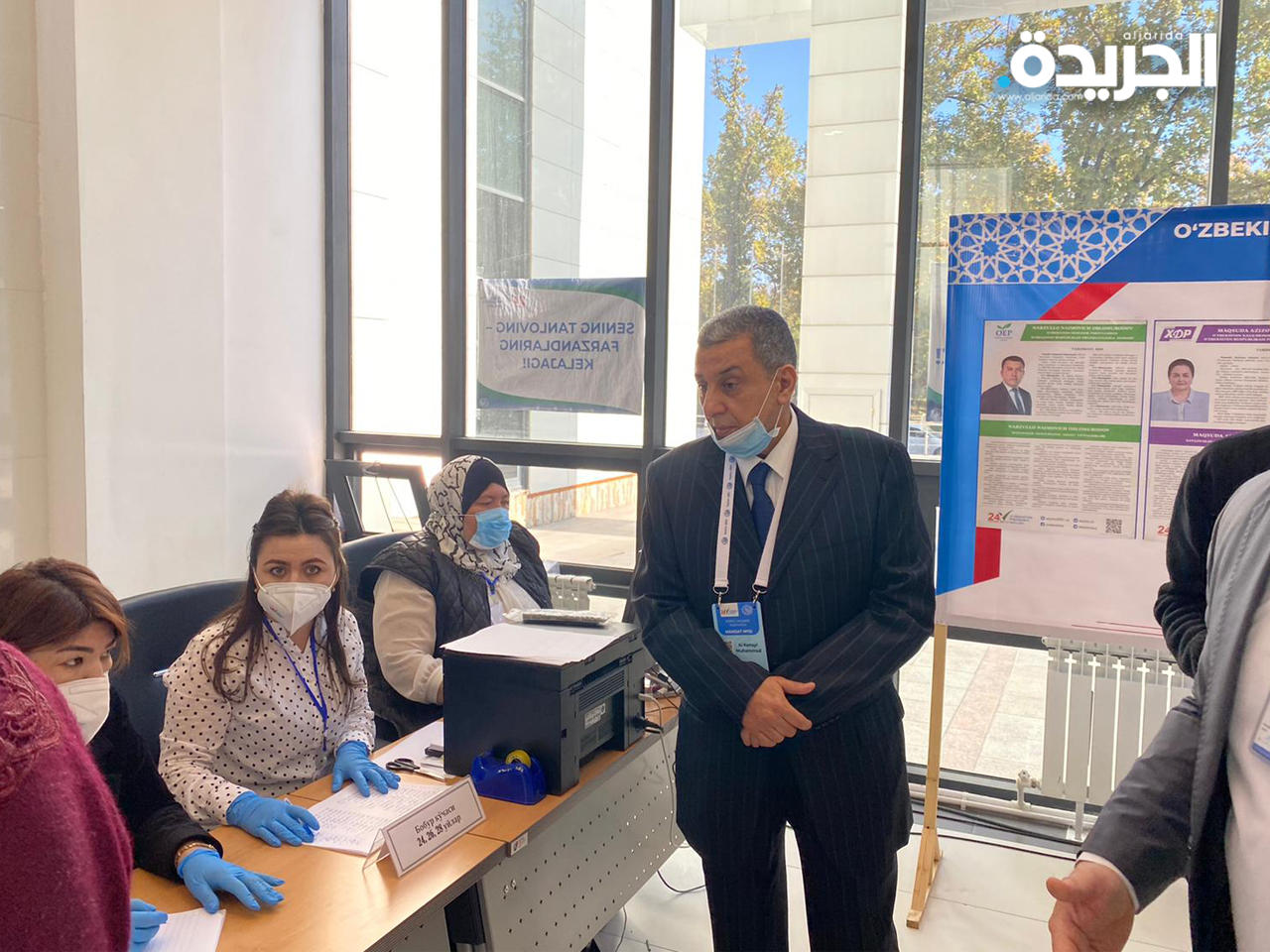 المتشار بن ناجي في إحدى مراكز الاقتراع